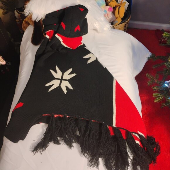 Selfie Couture Southwestern Knit Fringe Poncho M/L - Picture 3 of 4